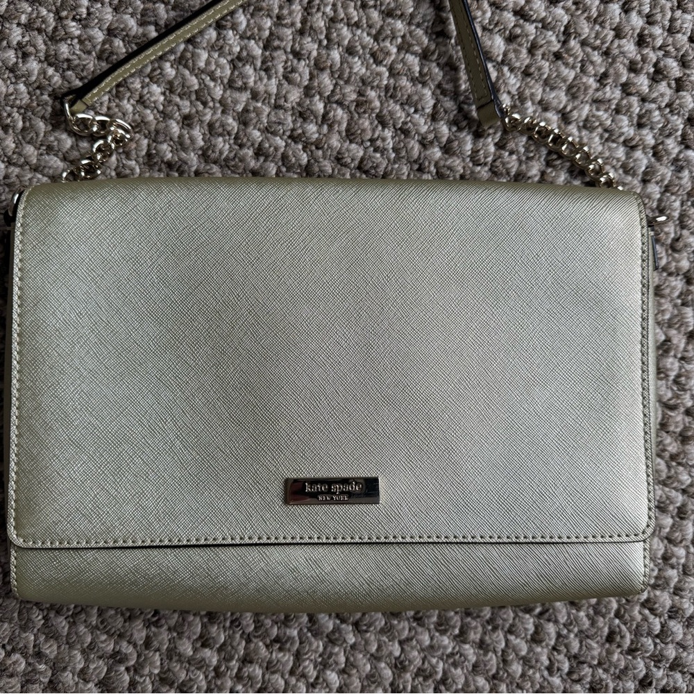 Kate Spade Elegant Green Crossbody Bag with Flap Closure